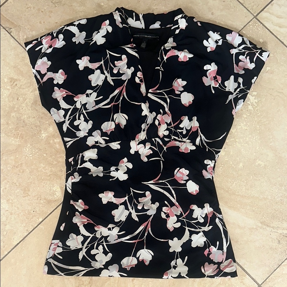 White House Black Market floral top. Lined.
